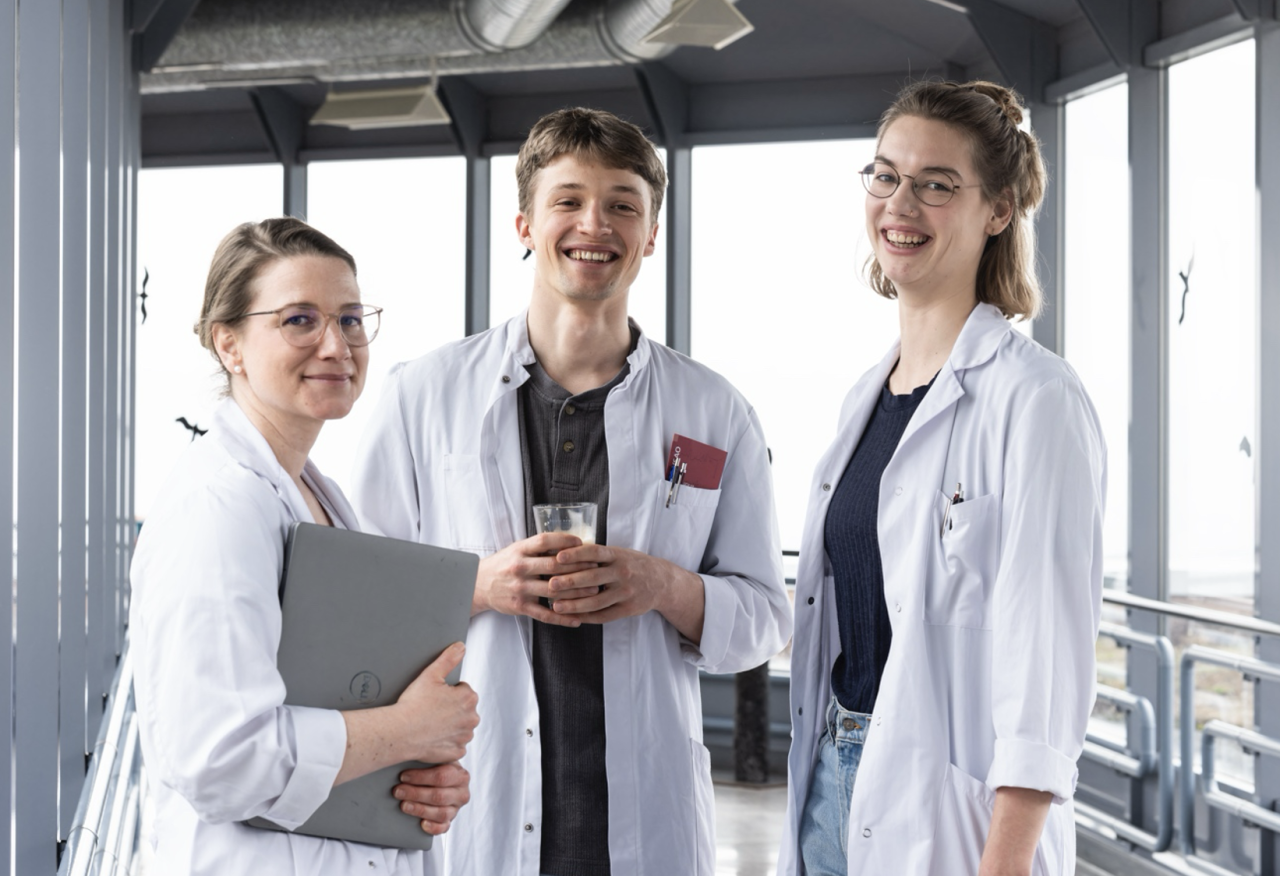 Drei junge Ärzt:innen 